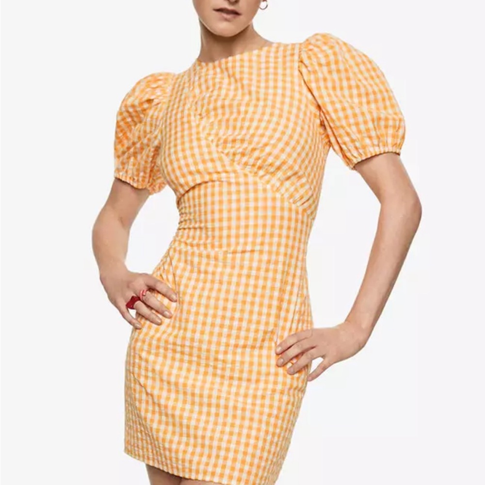 Yellow/orange mini dress 

#ginghamdress #puffsleeve #minidress